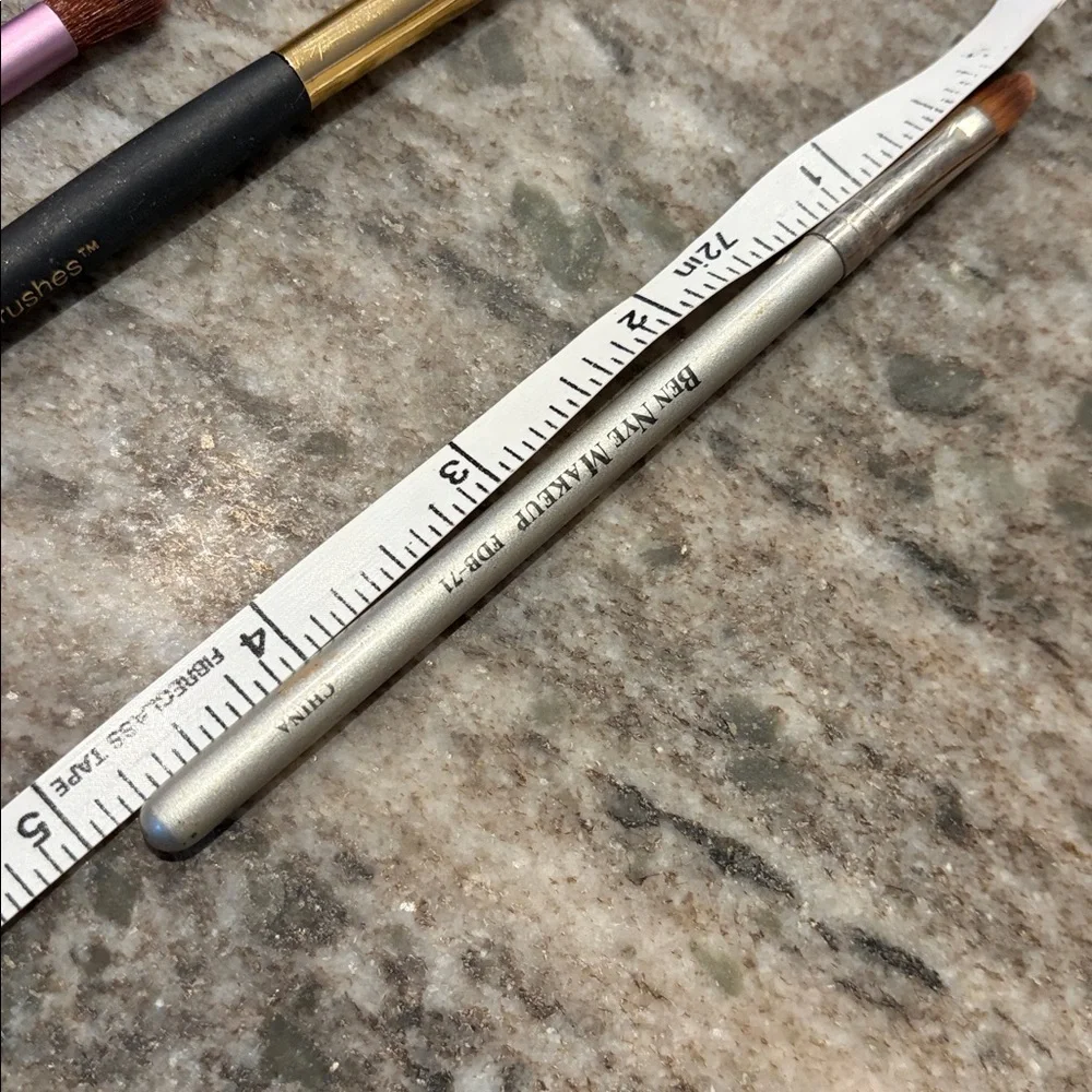 BUNDLE OF 4 MAKE UP BRUSHES